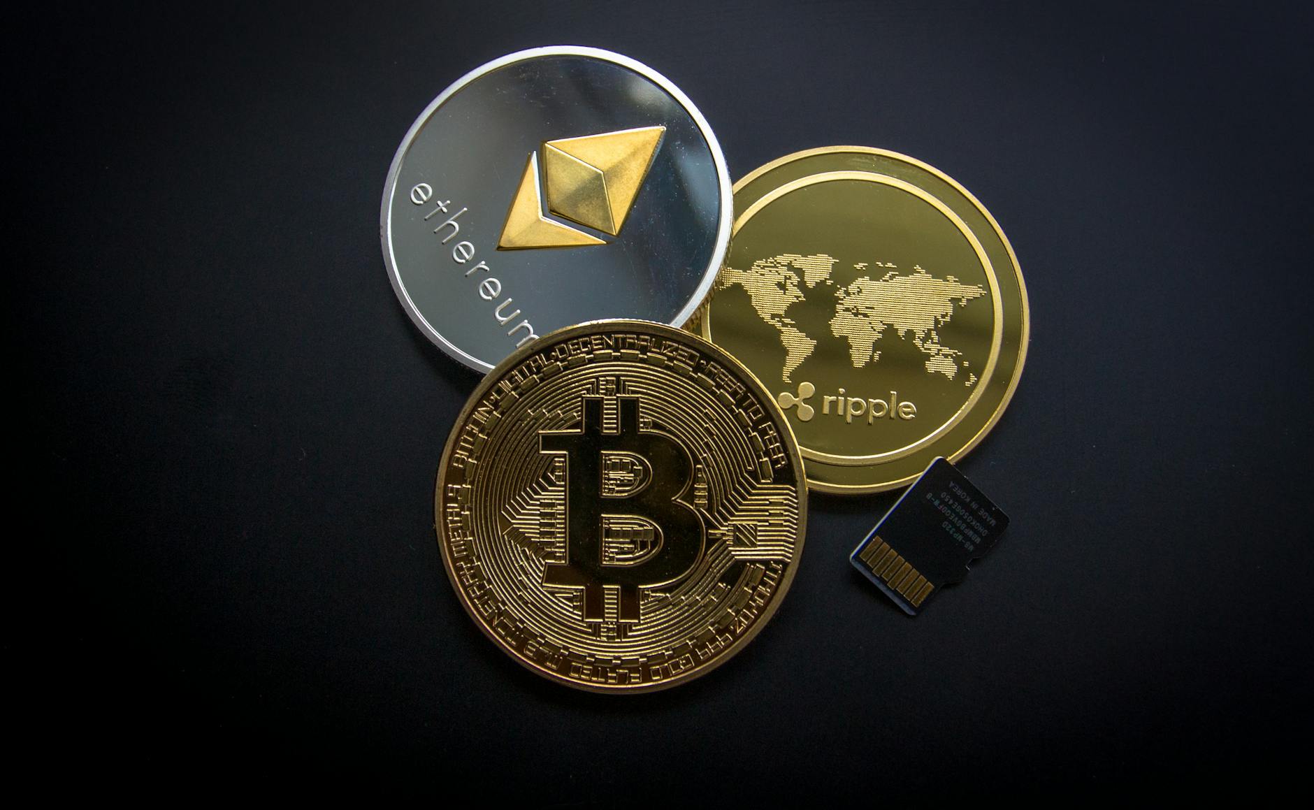 Crypto market collapse: Bitcoin falls ~17% from its peak, triggering $1 billion+ in liquidations