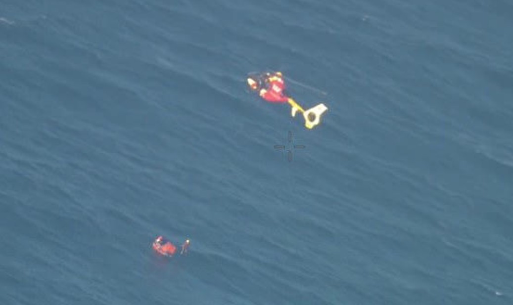 2 Divers Survive 24 Hours Floating in the Ocean (Video)