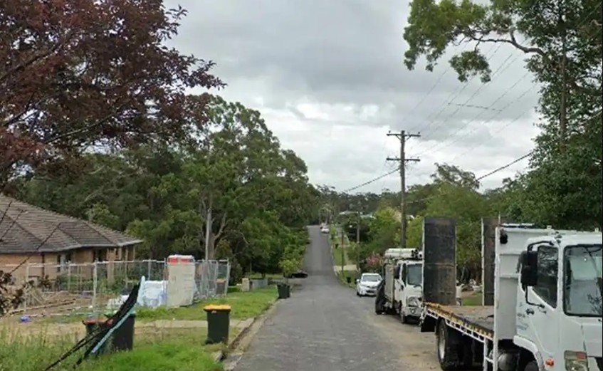 Worker Crushed to Death After Glass Sheets Collapse During Delivery