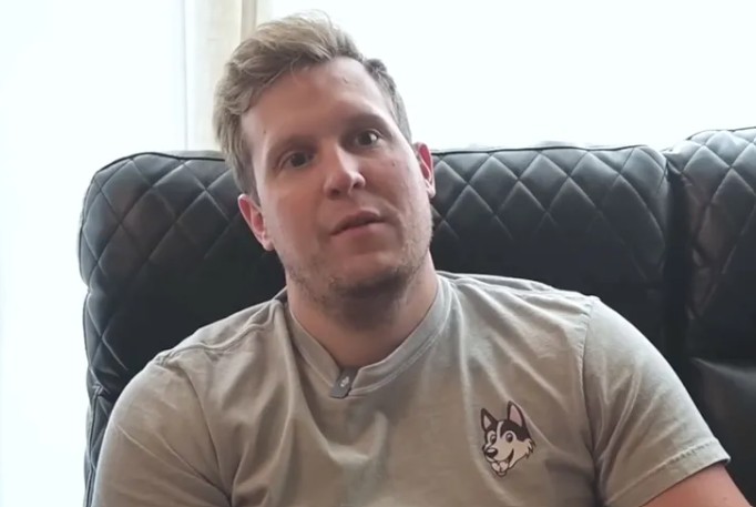 Nurse Impaled by Trekking Pole Makes Agonizing 10-Mile Hike with It Still Stuck Through His Body