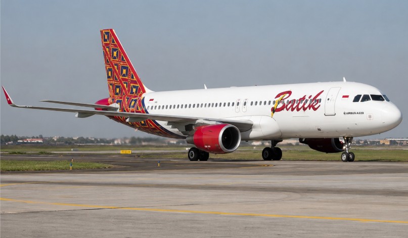 Plane Passenger Sparks Chaos After Trying to Open Emergency Exit at 30,000 Feet
